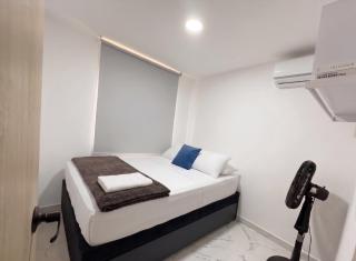 Moderno apto low cost 15 min CC buena vista 2 TV con parqueadero comunal - 1