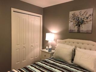Very Comfy 2BR 2BA with Parking Animal Stay is Free - 8