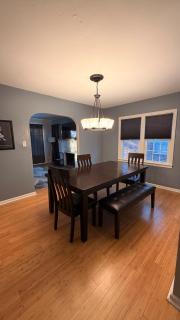 Cute Post-War Minimalist Home 10 Min From Downtown - 3