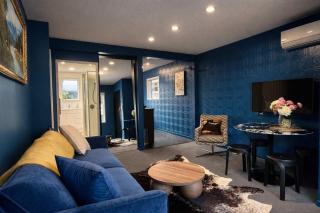 Bold & Stylish CBD Apartment - Superior Stays - 5