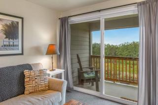 2BR Condo - Ocean Views & Close to Town - 5