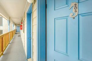 2BR Condo - Ocean Views & Close to Town - 6