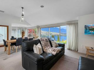 Luxury Stay with Lake & Mountain Views - 1