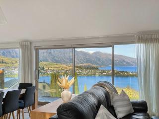 Luxury Stay with Lake & Mountain Views - 8