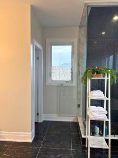NEW201 Spacious Victorian Style Ensuite Private Bedroom - 2