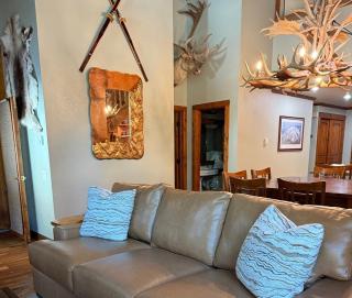 Mountainback 79 Loft Den - 3