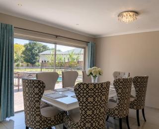The Escape Pod - Luxurious, Spacious Family Home - 0