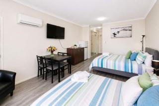 Marina View Studio - Steps away from CBD, Ferry & Stadium in Townsville - 5