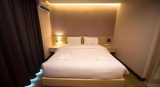 L Hotel - 4