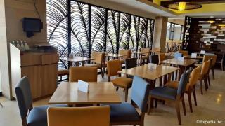 Newtown Plaza Hotel - 6