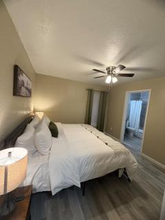 Modern 2BR 2Bath Minutes to WEC & FAST - 8