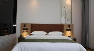 Green Tree Inn Express Inner Mongolia Ulan Qab High-Speed Railway Station - 1