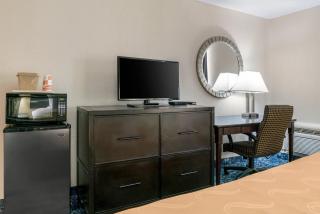 Quality Inn & Suites Banquet Center - 5