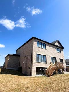 NEW203 Modern BR with Ensuite Bathroom - 4