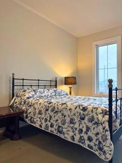 NEW203 Modern BR with Ensuite Bathroom - 3
