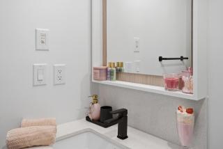 Toronto Skyline View Condo with Parking, Sauna & Gym - 6