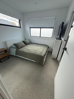 Stylish Private Room with Ensuite 20 mins to CBD - 0