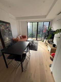 Stylish Private Room with Ensuite 20 mins to CBD - 7