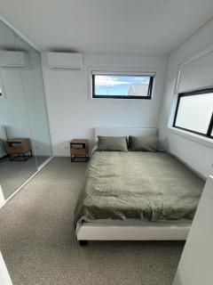 Stylish Private Room with Ensuite 20 mins to CBD - 4