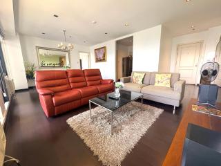 3 Bedroom Condo at Gramercy Residences Makati with Balcony and City View for 6 to 10 Guests Small Pet Friendly - 0
