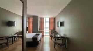 Capitol Central Hotel and Suites - 2