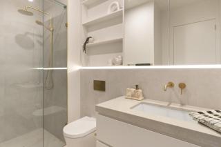 Azure Horizon - Bay Views & Rooftop Spa - 1