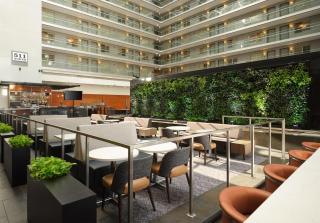 Embassy Suites by Hilton Chicago Downtown Magnificent Mile - 3