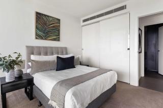 Harbour View 2BR Docklands Apt Near Marvel Stadium - 3