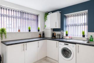 Immaculate 4 bed in Liverpool By Hinkley Homes Short Lets & Serviced Accommodation - Liverpool - 5