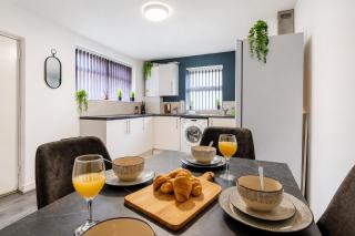 Immaculate 4 bed in Liverpool By Hinkley Homes Short Lets & Serviced Accommodation - Liverpool - 2