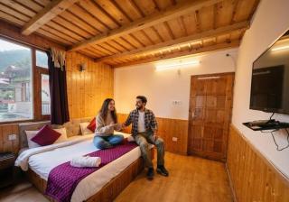 Royal Sky View Cottage , Near Mall Road - Manali - 1