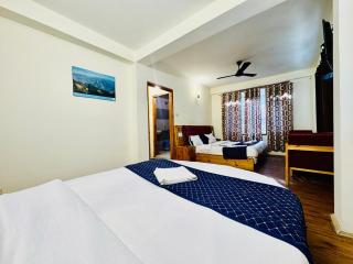 Royal Sky View Cottage , Near Mall Road - 4