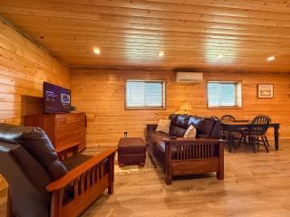 Cozy Pine Getaway - 3