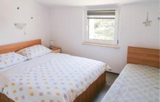 Lovely Apartment In Sveti Filip I Jakov - 3