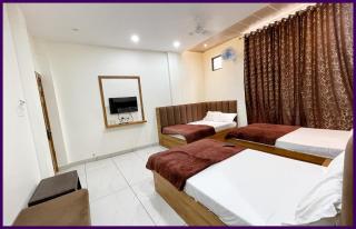NEAR Mahakal dham TEMPLE Hotel Premium G R Ujjain,Near Mahakaleshwar Jyotirlinga Temple And Railway Station , Fully Air Conditioned Rooms And Wifi , Parking , TOP RATED FAMILY HOTEL IN UJJAIN - 5