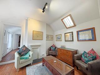 The Courtyard Cottage - 5