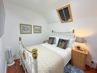 The Courtyard Cottage - 2