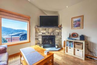 River Scene - Great Views! 30 day minimum required home - 5
