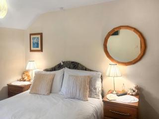 Kinder Cottage - 3