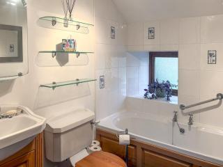 Kinder Cottage - 2