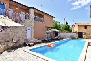 Lovely ground-floor flat with shared pool in Tar - 0