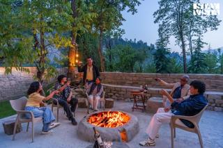 StayVista's Shamrock Riverfront - Luxury Riverside Villa with Alfresco Dining & BBQ - Haripūr - 9