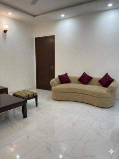 Modern 2BR Gulberg Near Qaddafi Stadium Family Friendly - 9