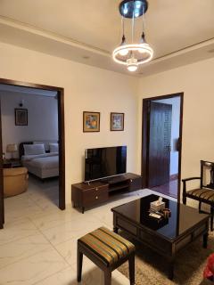 Modern 2BR Gulberg Near Qaddafi Stadium Family Friendly - 1