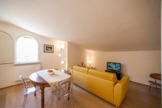 GuestHost - Exclusive Duomo View Apartment - 8
