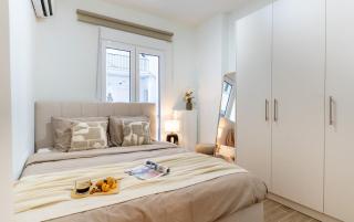 Modern-Chic City Stay - 7