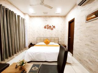 HOTEL ROYAL CROWNE - Resort, Swimming Pool, Banquet Hall, Premium Rooms - 9