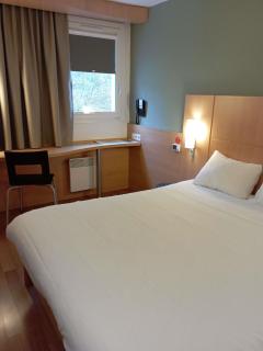 IBIS Fourmies - 1