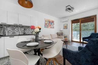 Air Conditioned Apartment in Wrocław Center By the River with Parking by Noclegi Renters - 1