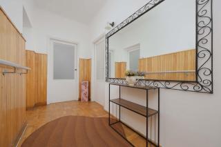 Stylish Apartment With Balcony in Warsaw by Noclegi Renters - 1